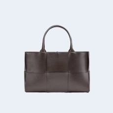 보테가 베네타 아르코 토트백 다크 브라운